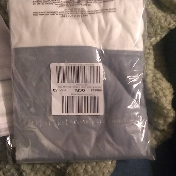 🔥 VS Pink long sleeve varsity crew tee NWT - Picture 7 of 7